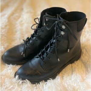 Excelente combate boot.